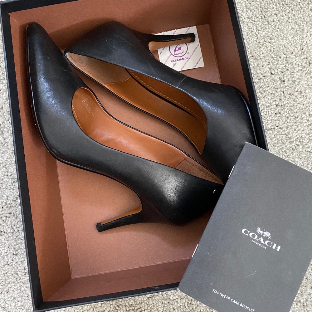 COACH Leather Pumps in Black, Sz 7 (G2679)